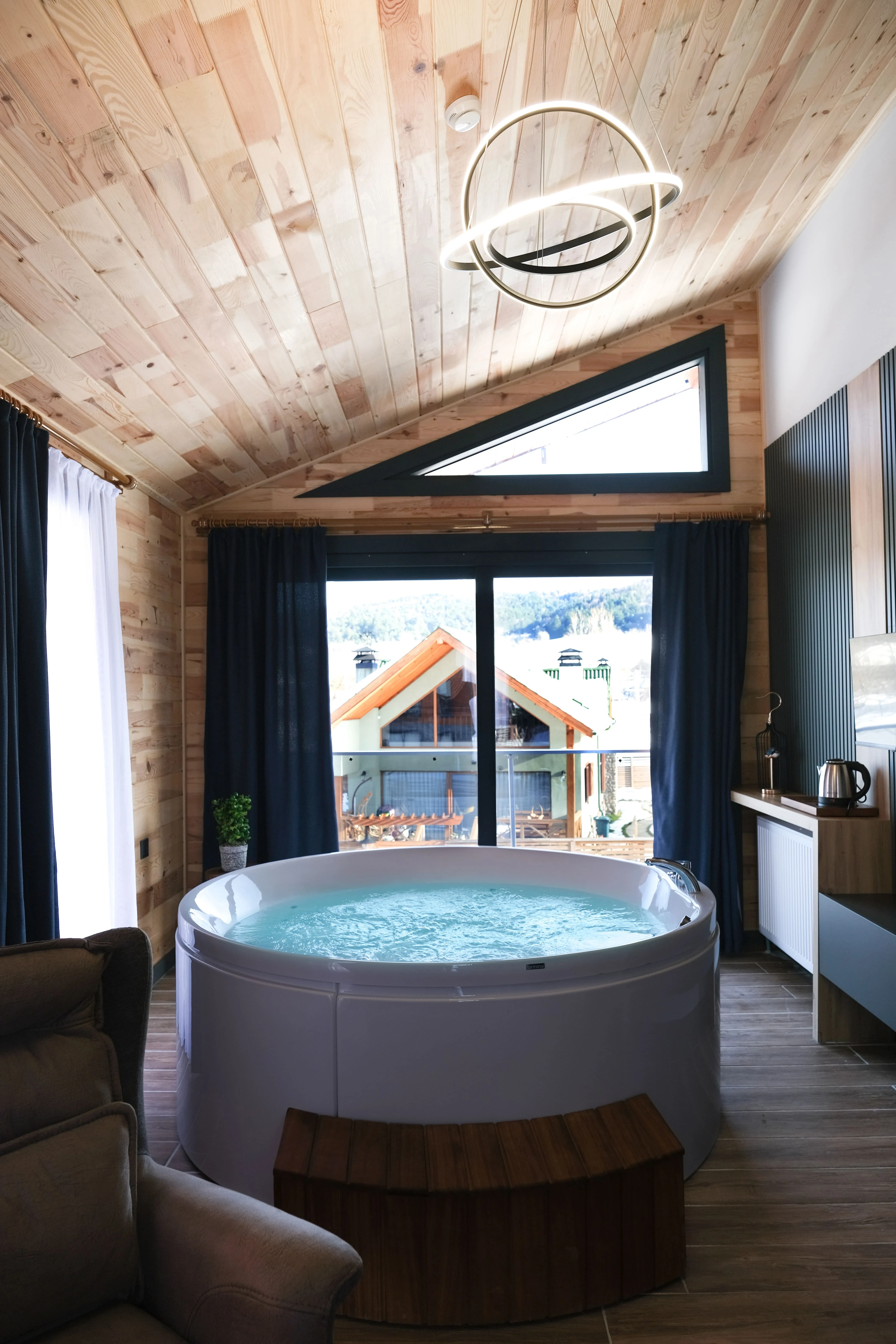 deluxe-oda-jakuzi-ve-somineli-0