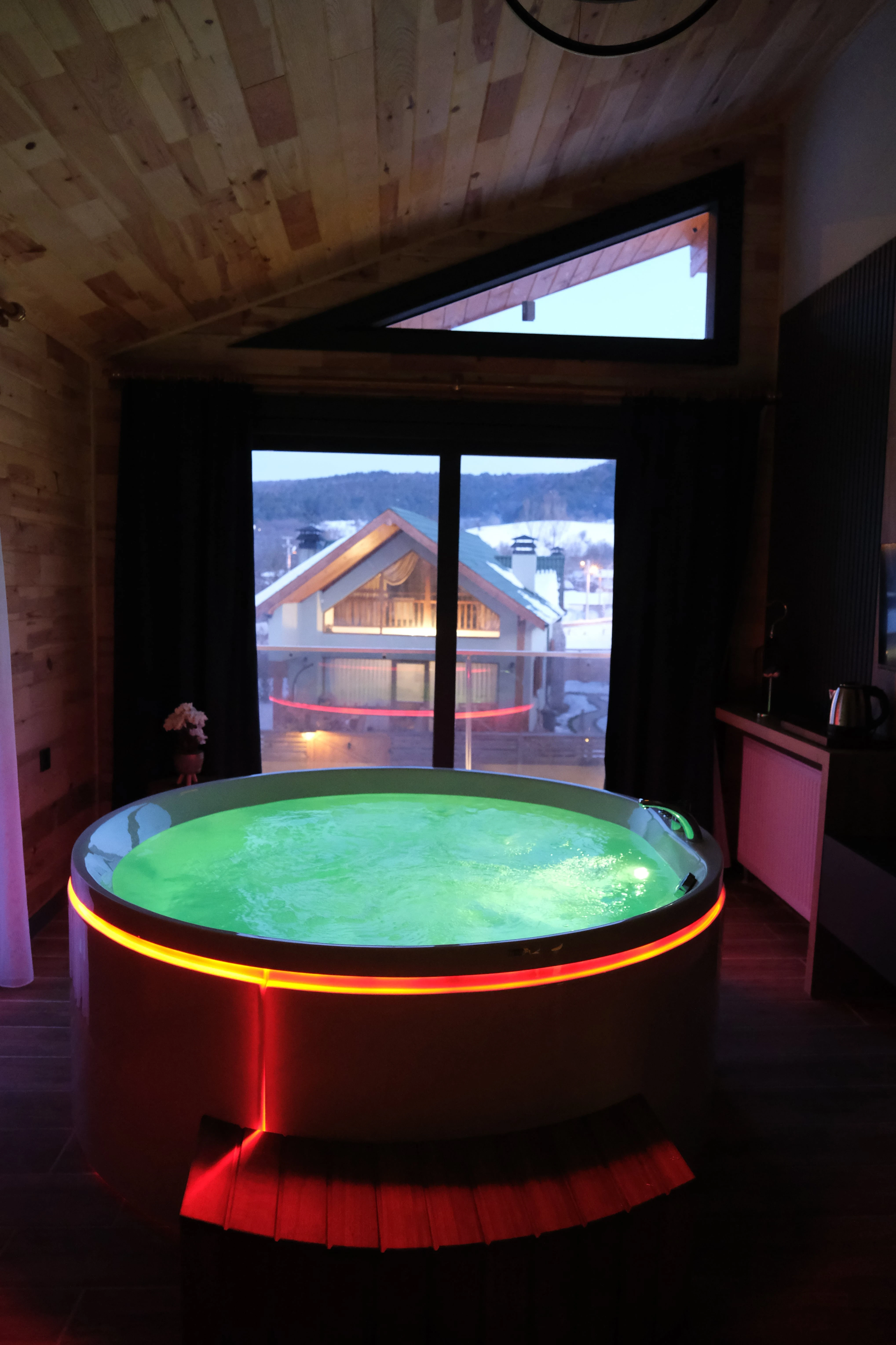 deluxe-oda-jakuzi-ve-somineli-0