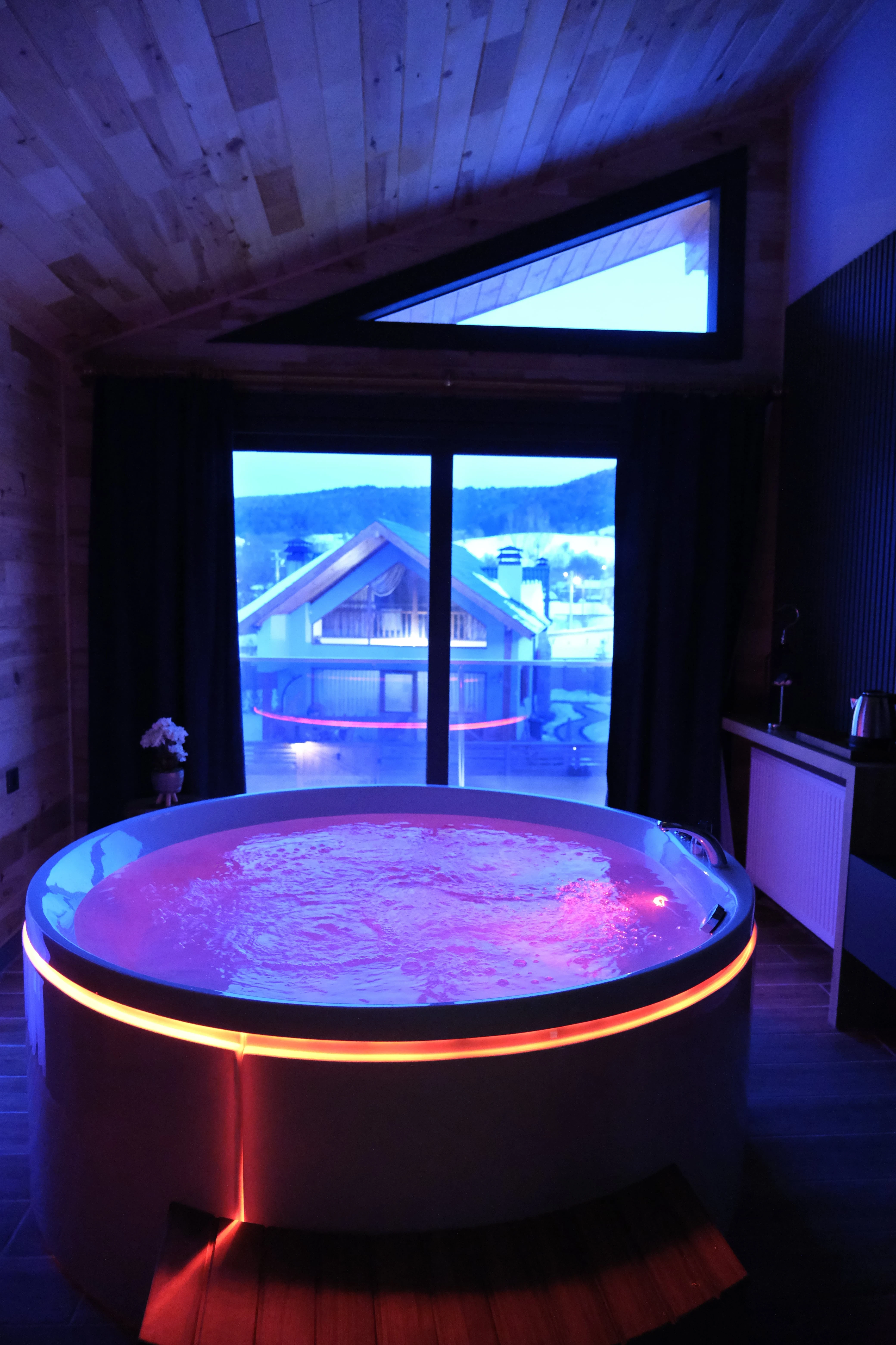 deluxe-oda-jakuzi-ve-somineli-0