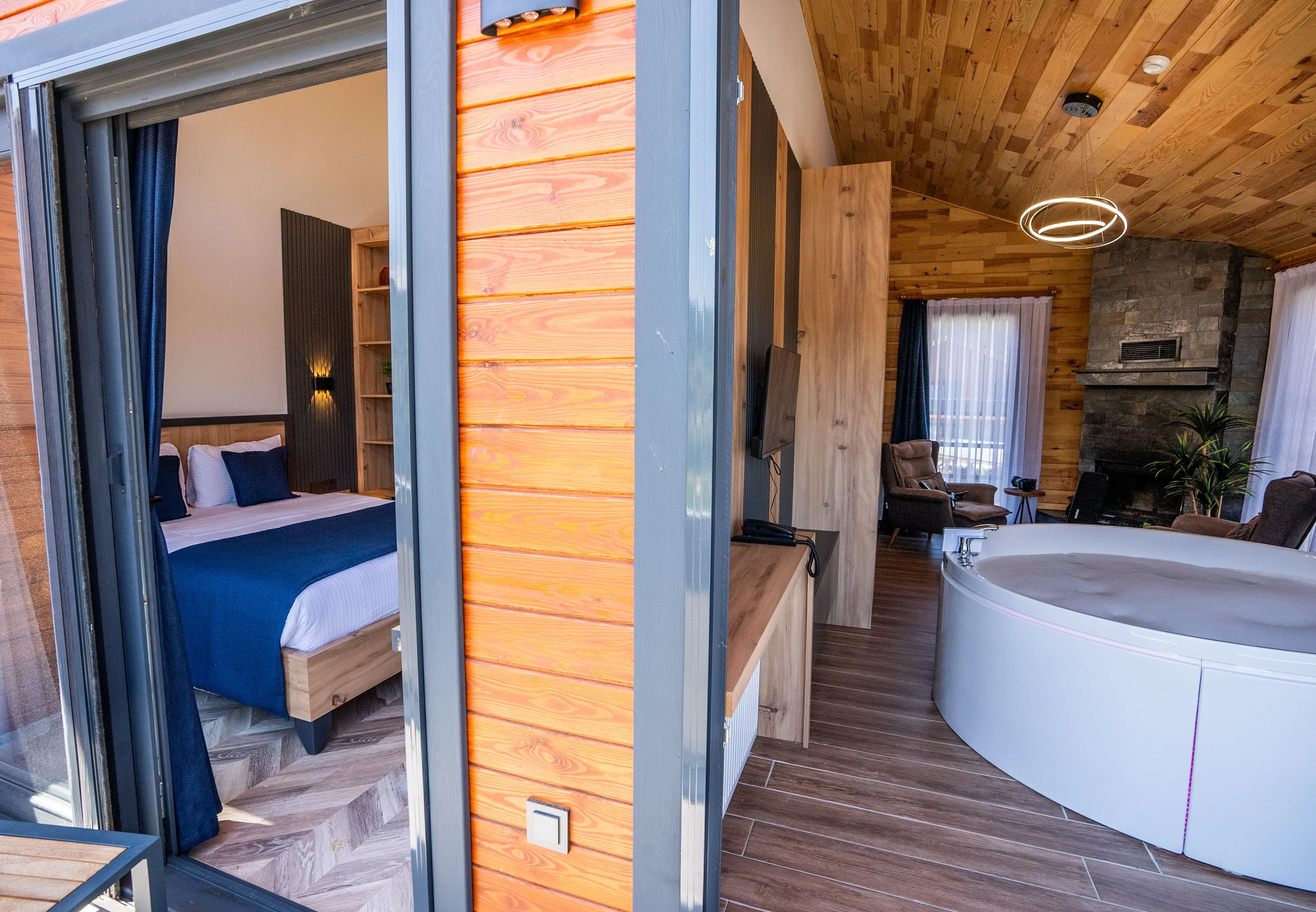 deluxe-oda-jakuzi-ve-somineli-0