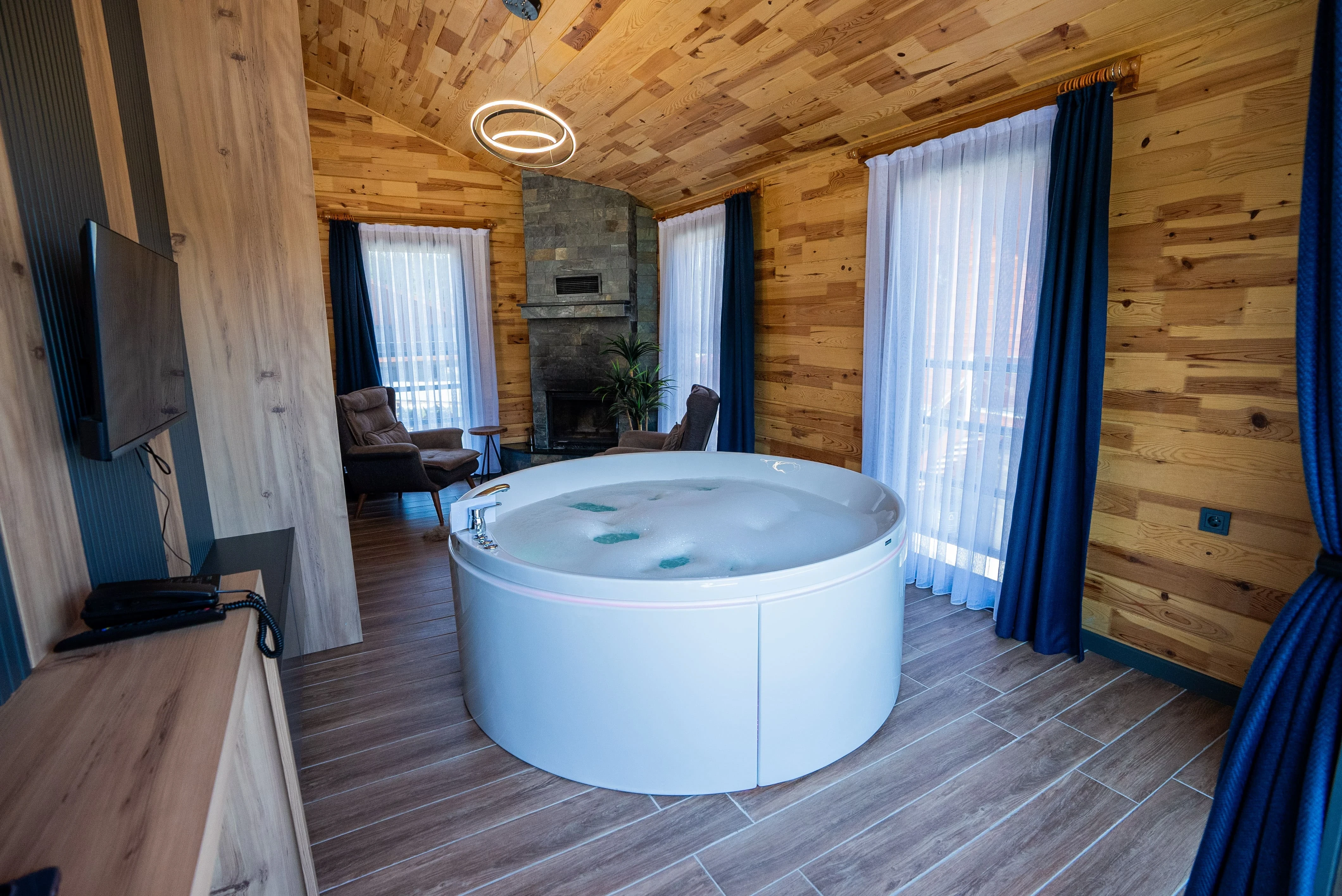 deluxe-oda-jakuzi-ve-somineli-0