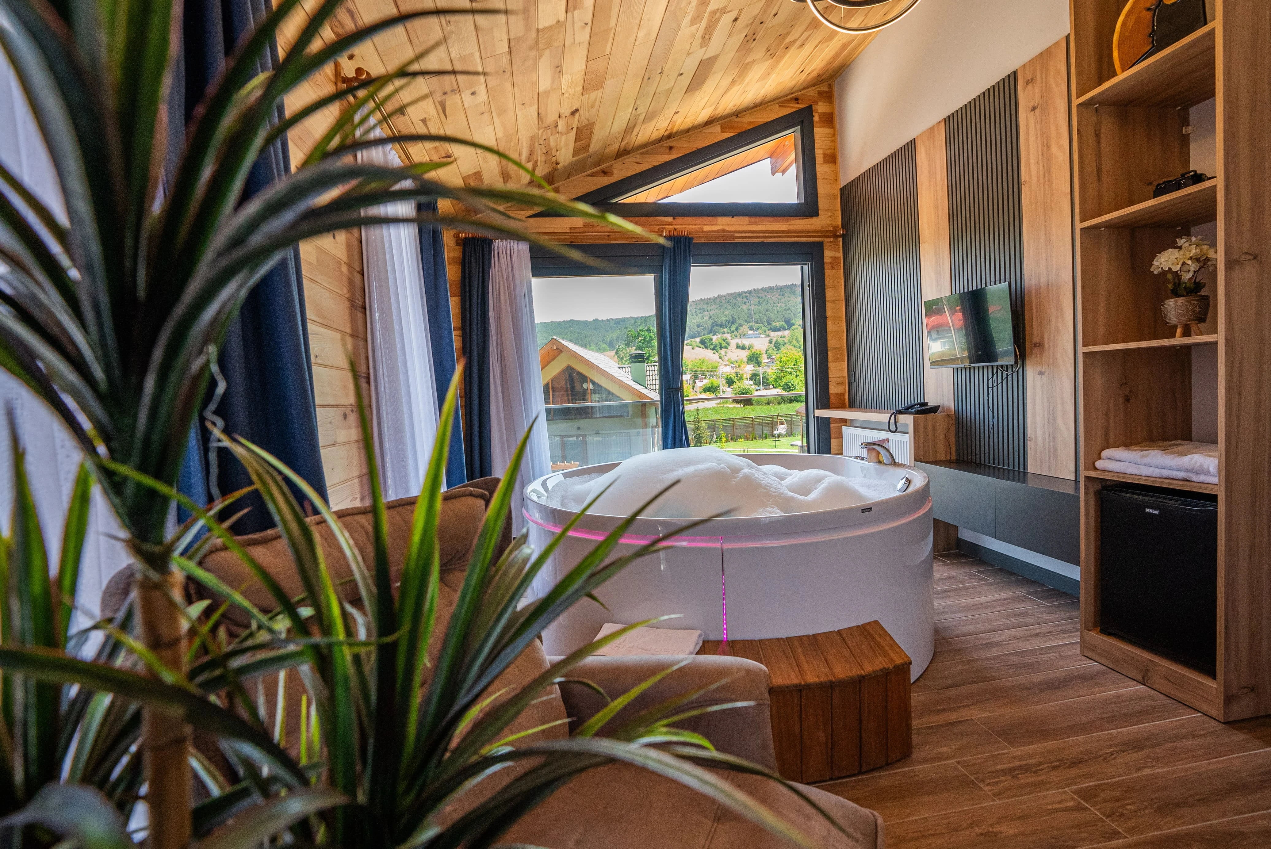 deluxe-oda-jakuzi-ve-somineli-0