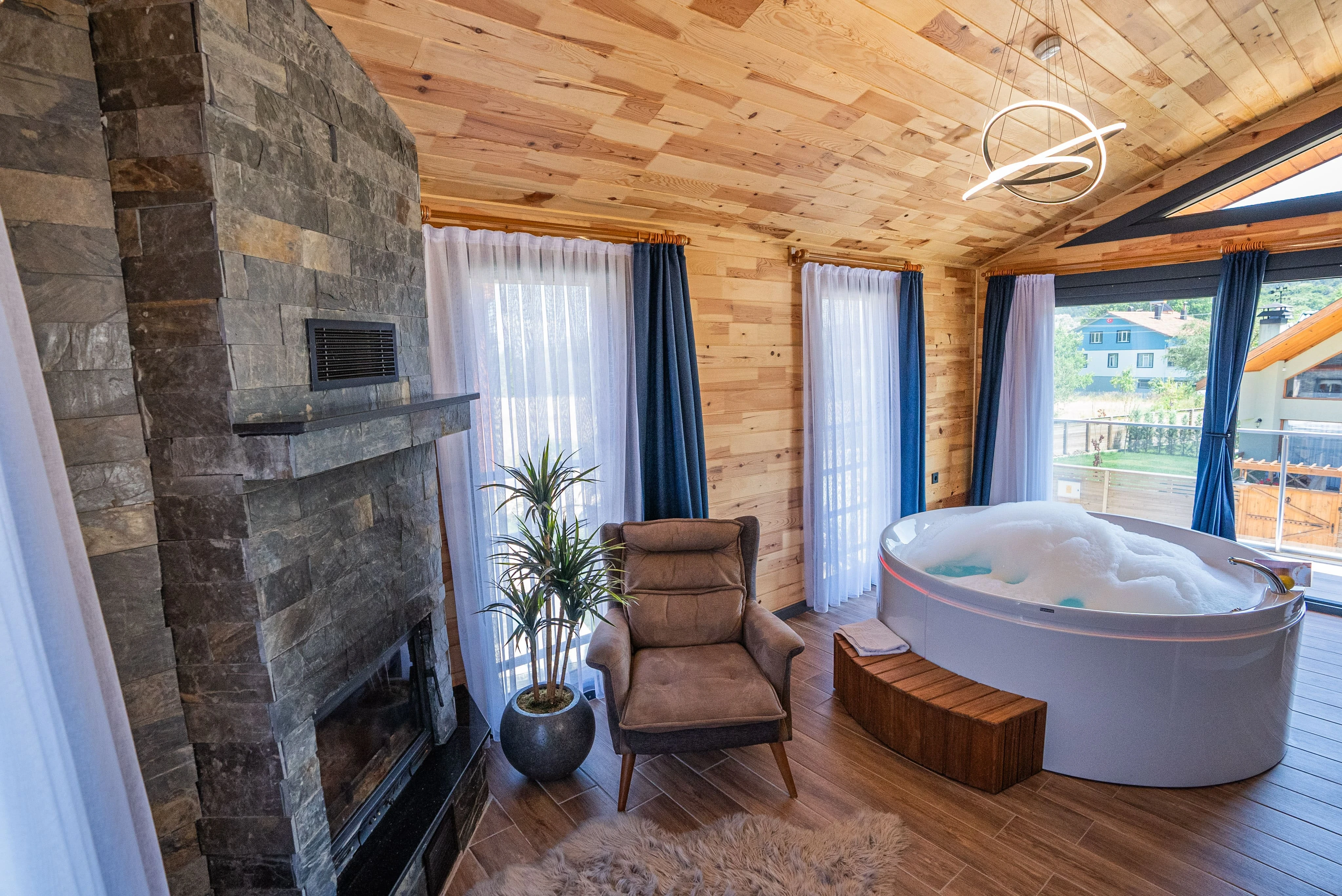 deluxe-oda-jakuzi-ve-somineli-0