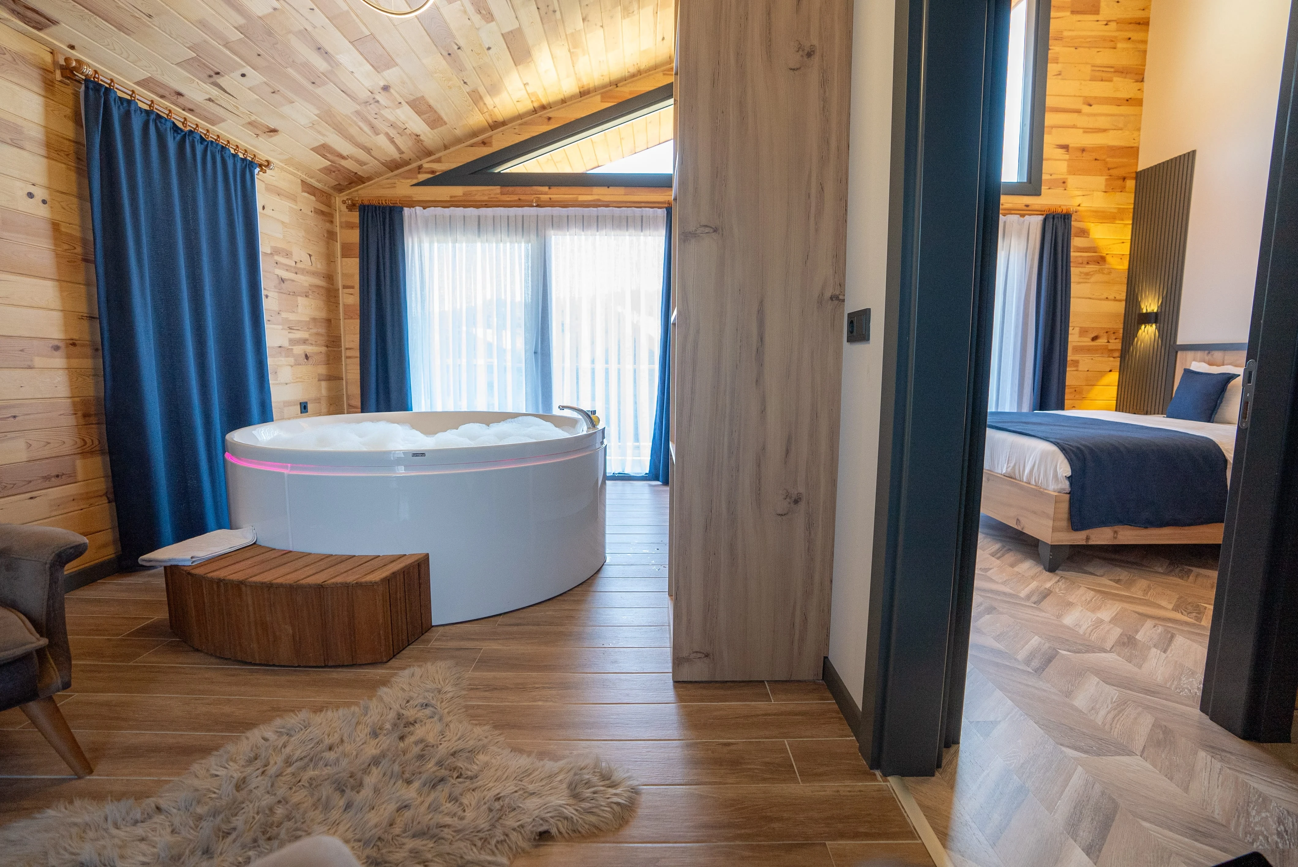 deluxe-oda-jakuzi-ve-somineli-0